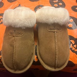 Bearpaw Slippers. Size 11. Chestnut color